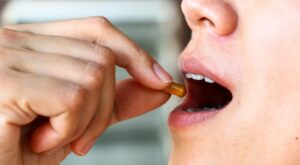 La vía oral es la forma más habitual de tomar medicamentos, aunque no está exenta de riesgos.